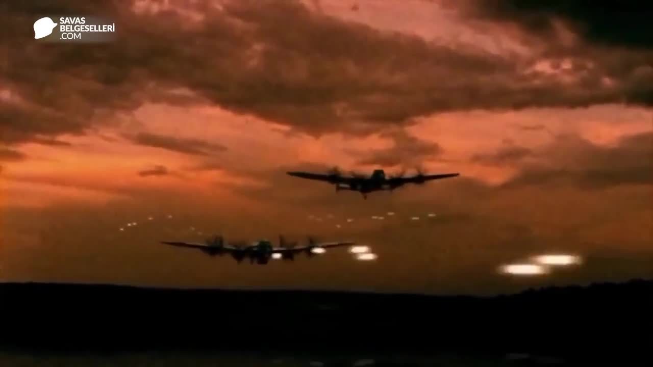 Hitlerin Süper Silahını Bombalamak